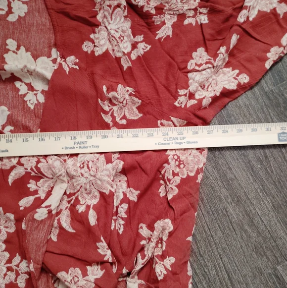 Cameo Floral Blouse in Red and Cream - Picture 5 of 7